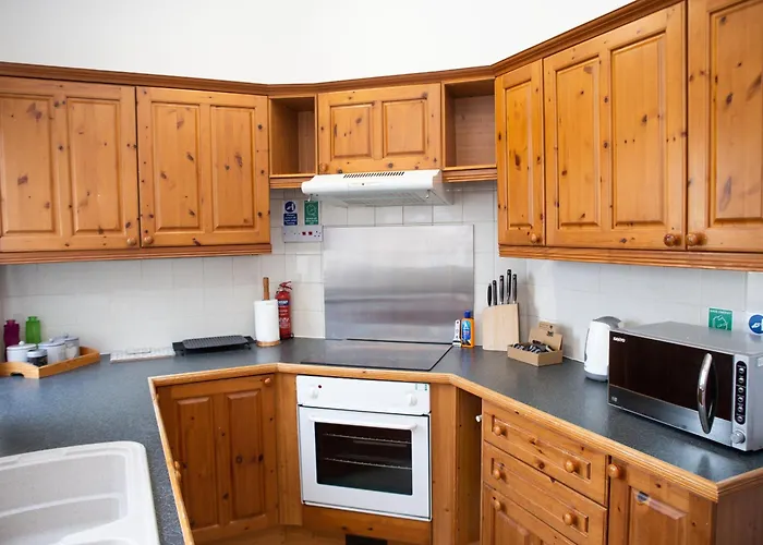 The Summit West End- Elegant Apartment With Free Parking In Prime Location